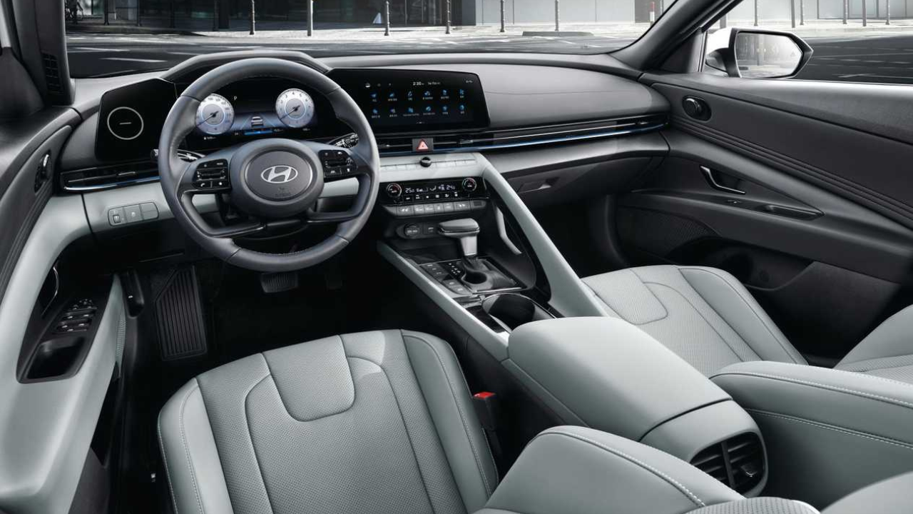 HYUNDAI ELANTRA 2024 interior