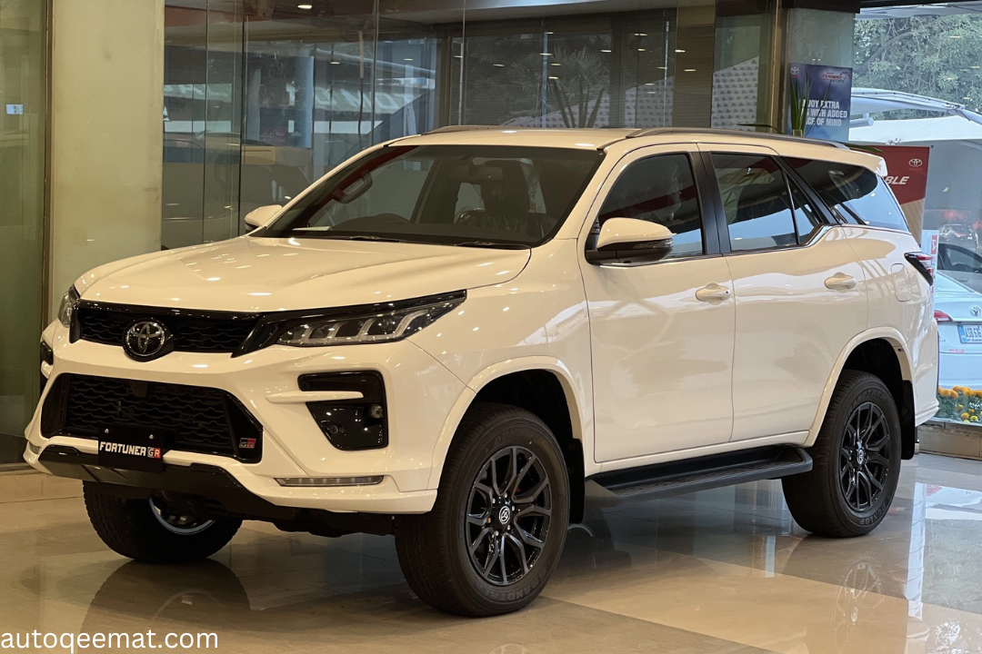 Toyota Fortuner 2024 exterior side view