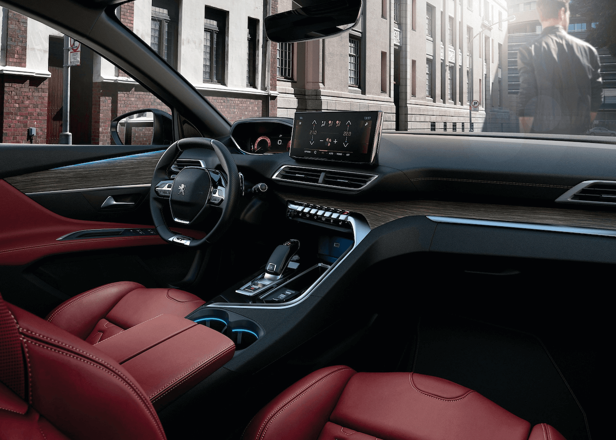 PEUGEOT 5008 interior